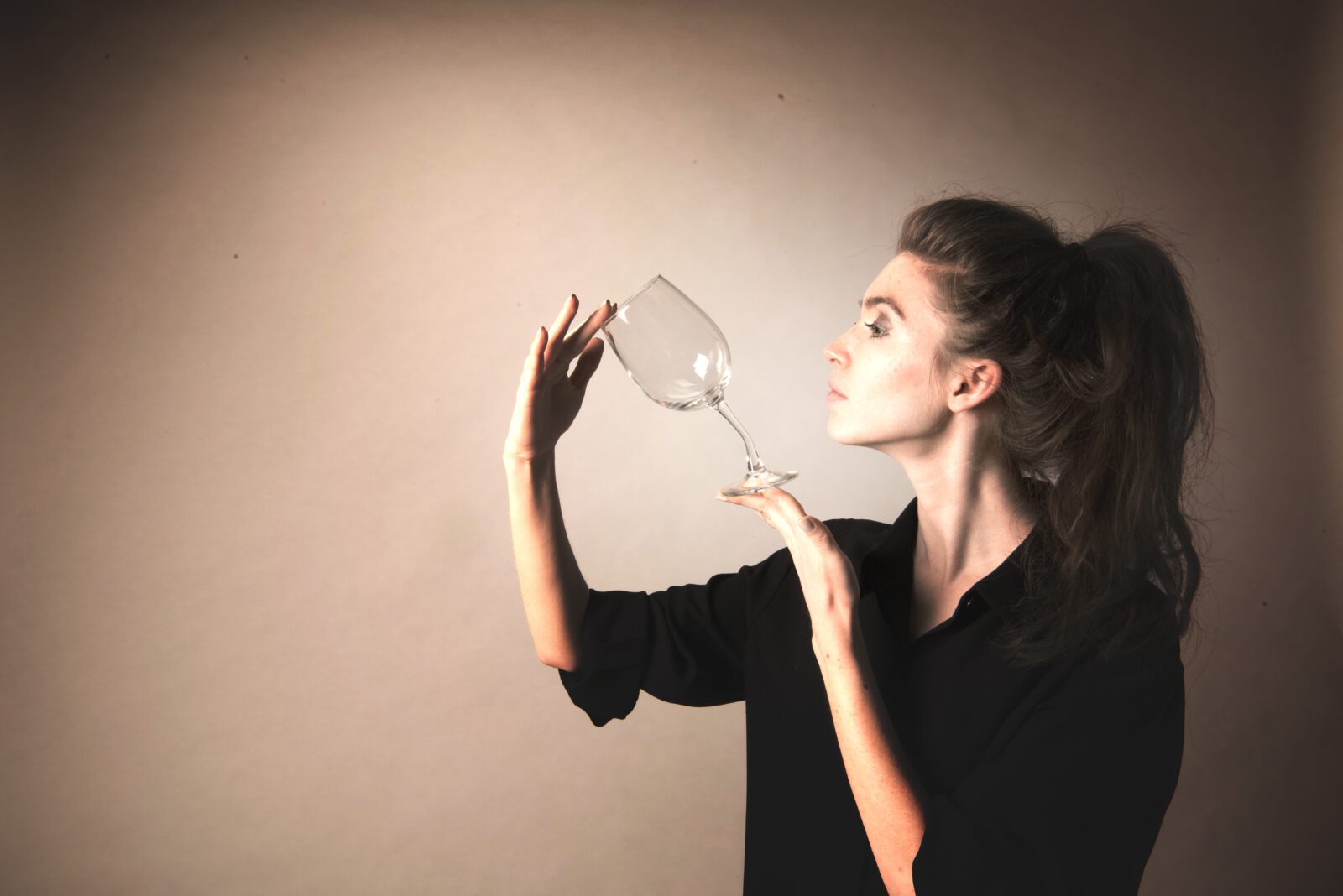 Jeanette Andrews "bending" a wine glass